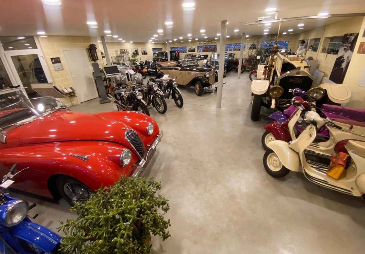 Classic Car Museum Apartment Riga Exterior photo